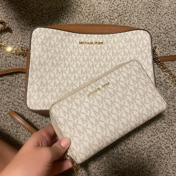 MICHAEL Michael Kors Handbags - Michael's Kors purse!